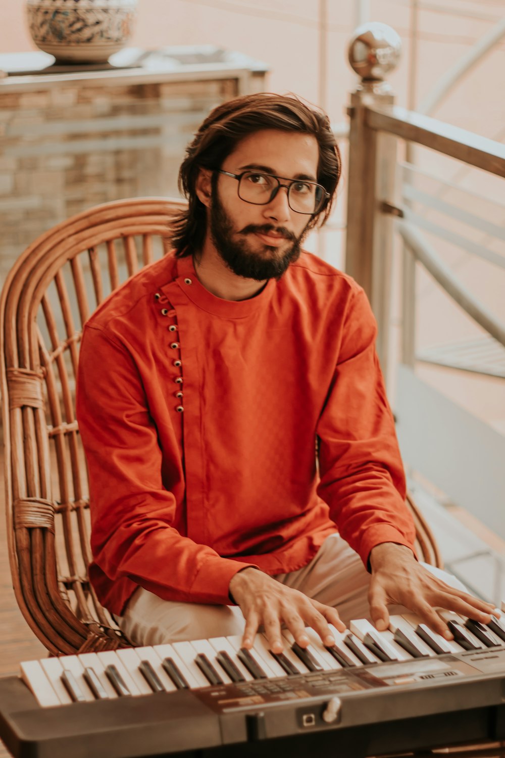 Portrait of Samuel Osei at a keyboard